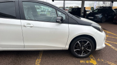 Toyota Yaris 1.33 VVT-i Design 5dr Petrol Hatchback